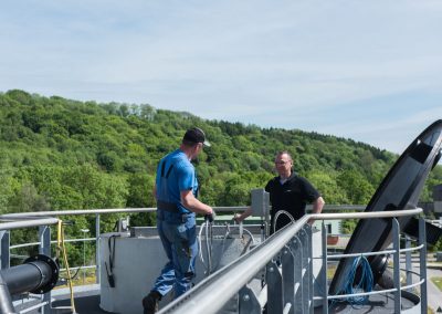 wartungsarbeiten am schlammvorlagebehälter