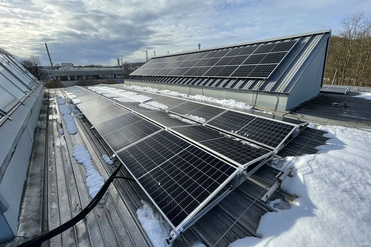 pv-anlage-rechengebaeude PV-Anlage Rechengebäude